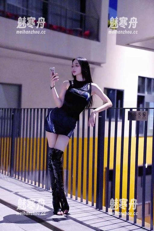 微密圈 - 徐珺大哥泳装图包，高清得让人想醉倒在沙滩上！