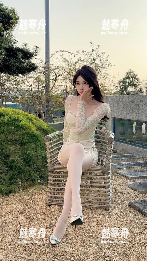 徐莉芝Booty 微密圈 - 徐莉芝Booty的女秘书幻想:写真系列直击心底