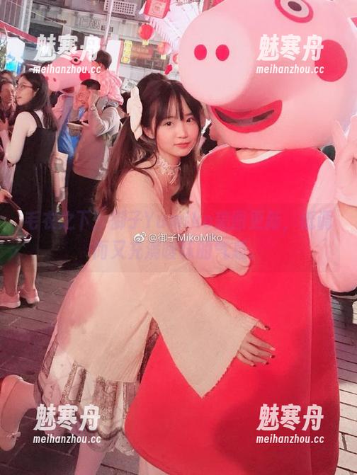毛衣之下：御子Yumiko美图更新，低调而又充满暧昧的气息。