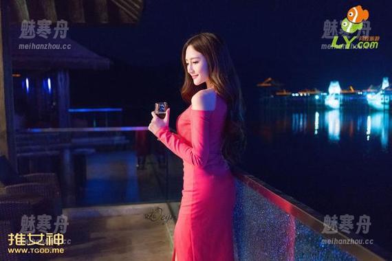 推女神-谭晓彤 推女神 - 谭晓彤高清自拍合集:每一张都在挑战“完美”的定义