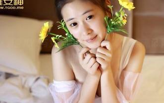 推女神 - 颖莹儿YY与女仆的完美邂逅，高清写真集记录下惬意时光！