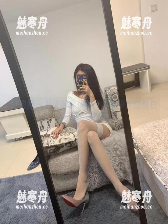 提袜少女 微密圈 - 从未如此优雅:提袜少女的黑白美图私房探访
