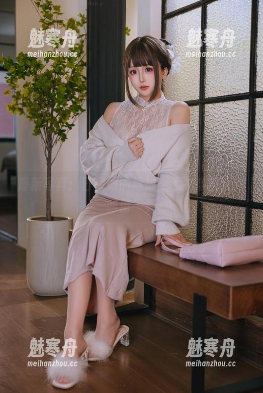 最新写真：日奈娇的选择，原神申鹤让你眼前一亮