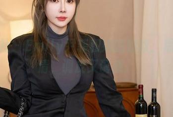 星颜社 - Emily尹菲和她的豹纹：原图高清，调皮又诱惑。