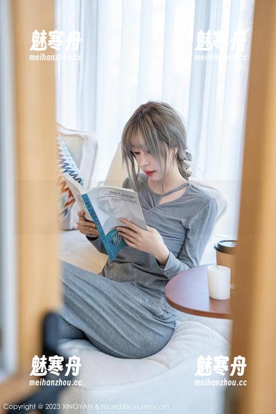 星颜社 - 星冉的女神气场，完美美图来袭，下载吧，别犹豫！
