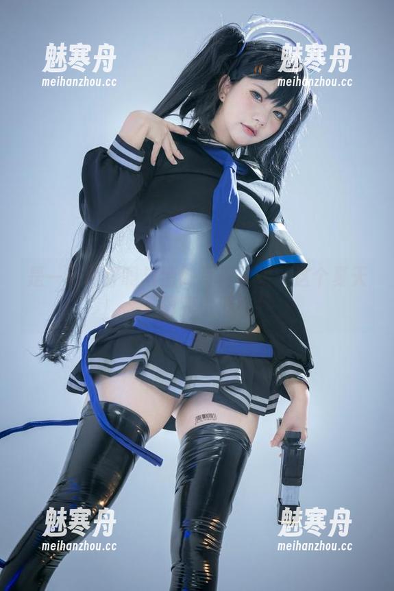 是一只熊仔吗与清纯写真套图：这个夏天，下雨我也清纯！