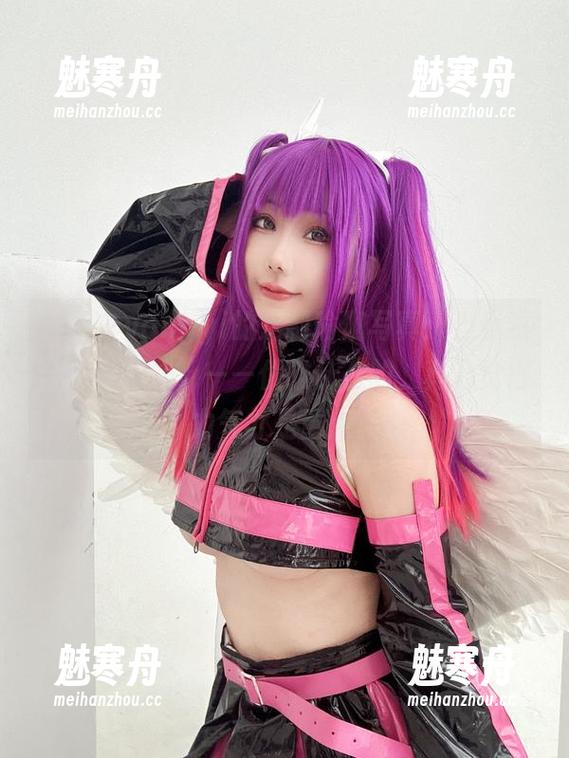 “杨衣yangyi的定制瑜伽写真：当优雅与力量相遇”——优雅什么的，真心觉得力气才是重点。