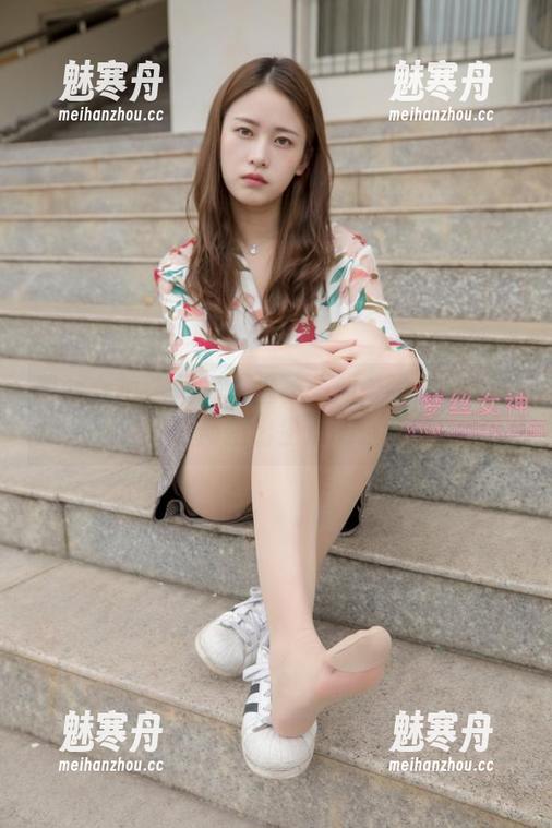 梦丝女神-刘诺 梦丝女神 - 图集大揭秘:刘诺的天台私拍究竟是如何拍出生活的诗意的?