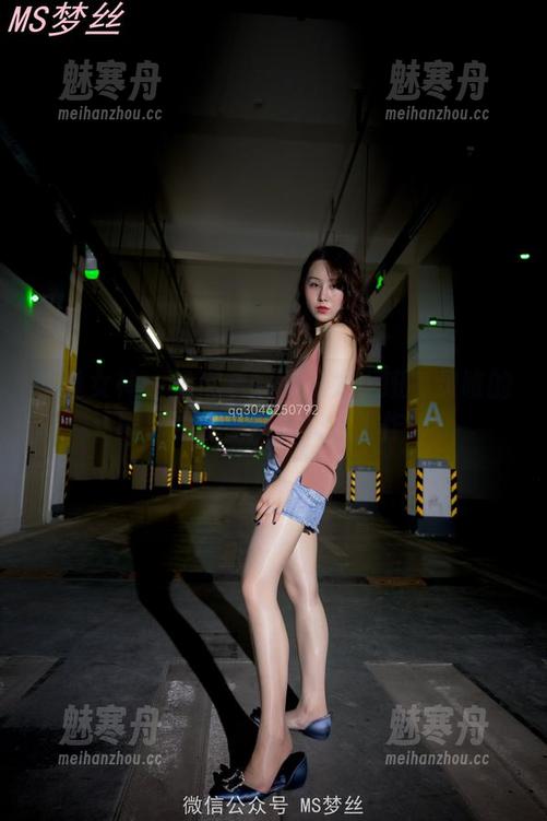 梦丝女神-灵唯 梦丝女神 - 谁说看制服只为上班?灵唯的图包让你重新定义‘工作’