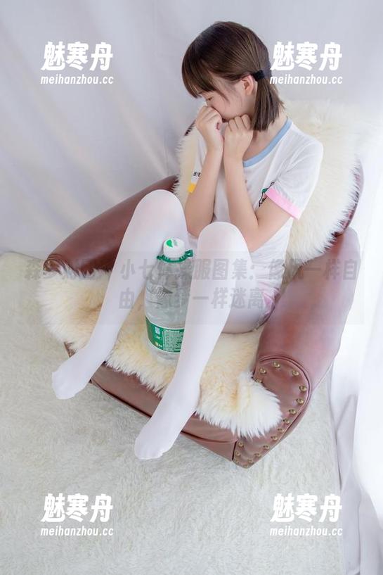 森萝财团-小七 森萝财团 - 小七体操服图集:像风一样自由,像梦一样迷离
