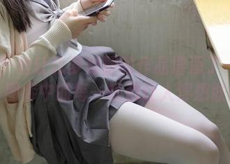 果然白-丝让森萝财团的作品增添了一层神秘，图库中的每一帧都让人浮想联翩。