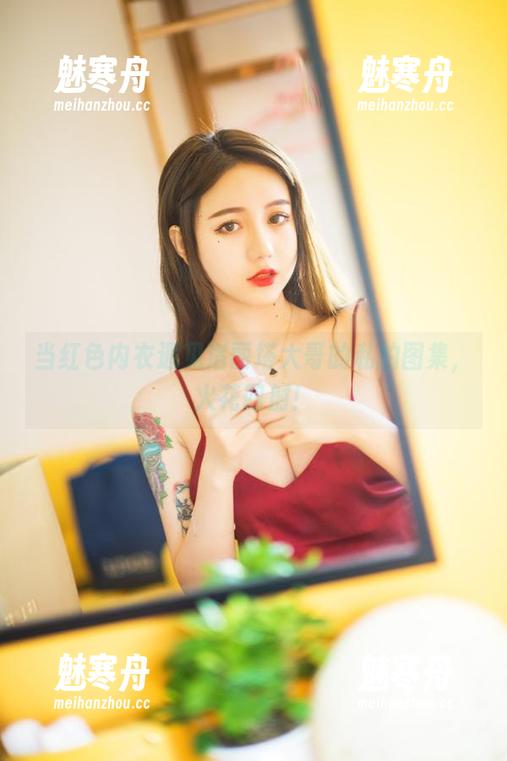 当红色内衣遇见洛丽塔大哥的私拍图集，火花四射！