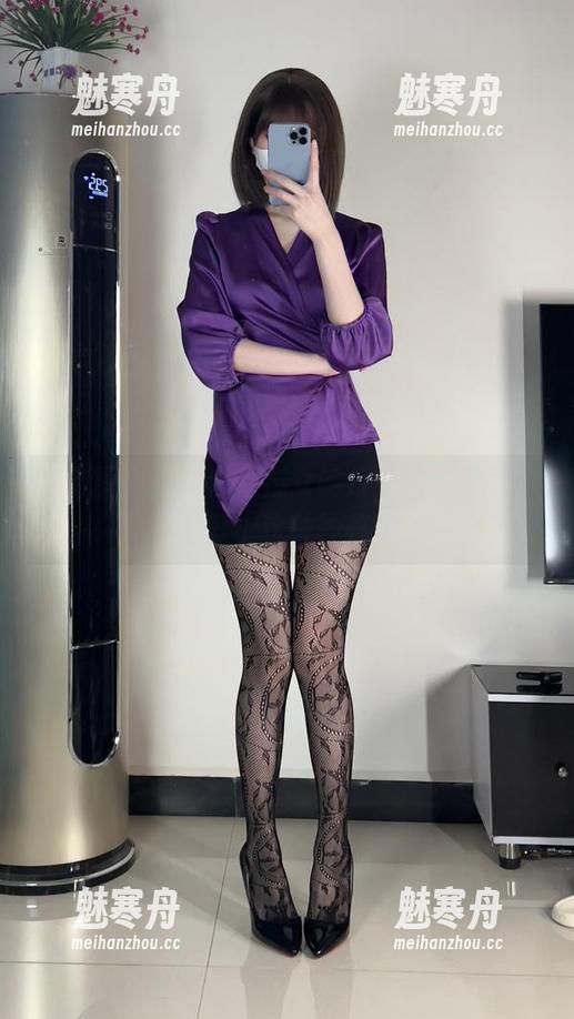 白龙猫女 微密圈 - 打开白龙猫女的蟒蛇丝袜图包,你会爱上这种神秘气息