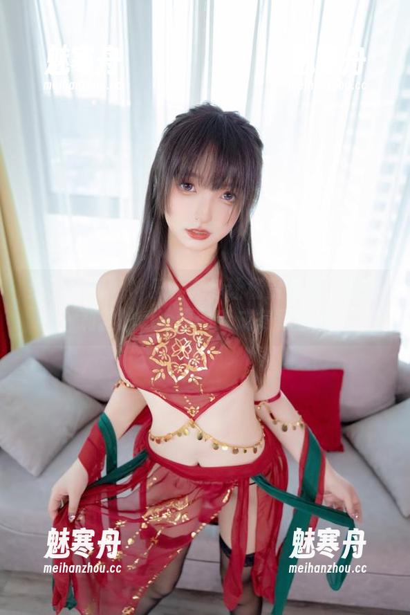 绝对企划！神乐坂真冬让杨贵妃和企鹅莉莉丝的cos原图变成冬季童话