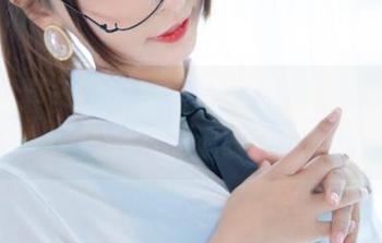 神乐坂真冬的熊猫女仆图包：瞧，这蓝天白云下的温暖尝试