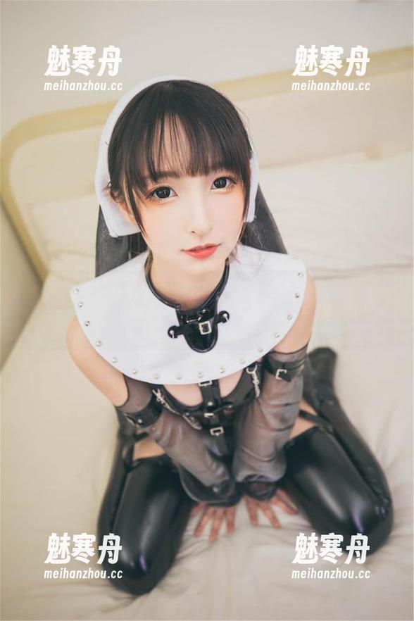 神乐坂真冬 神乐坂真冬最新图册发布:光脚美足系列,居然让我对冬天的冷感到一丝暖意?
