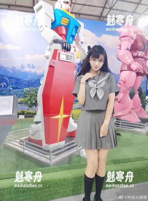 神探火狸狸 让神探火狸狸的美图资源引导你,探索諾拉·沐恩的睡衣魔力