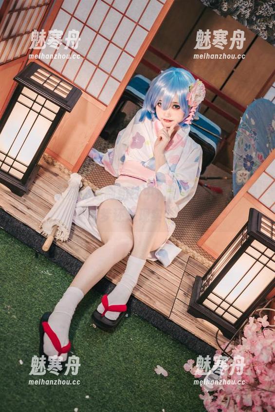 在神沢永莉的定制婚纱中，时光慢下来：是梦还是现实？