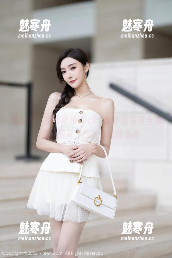 秀人网 - 探寻可乐Vicky水手服写真全集：穿越浪花，探秘心底的海洋