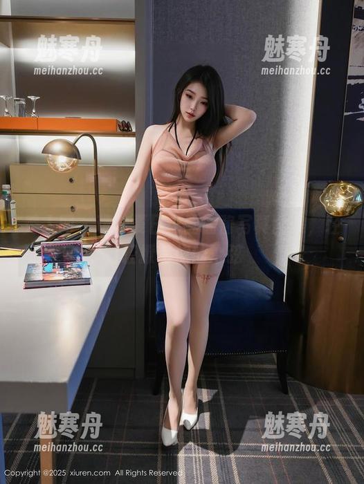 秀人网 - 玩味夏日：圆圆酱写真图集，轻轻撩动你的心弦
