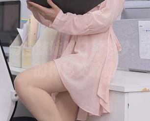 秀人网 - 奶油妹妹的白衬衫梦：无圣光下的神秘交响曲