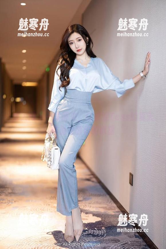 秀人网-安妮Tess 秀人网 - 一觉醒来,让安妮Tess的夏天作品唤醒你的欲望