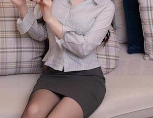 秀人网 - 小海臀Rena校服写真：青春期的惆怅与秘密，全在这套图里了！