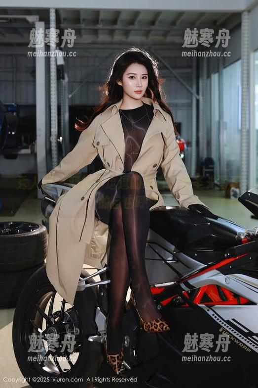 秀人网-小逗逗 秀人网 - 迎接小逗逗的纯白:无圣光写真的自由呼吸