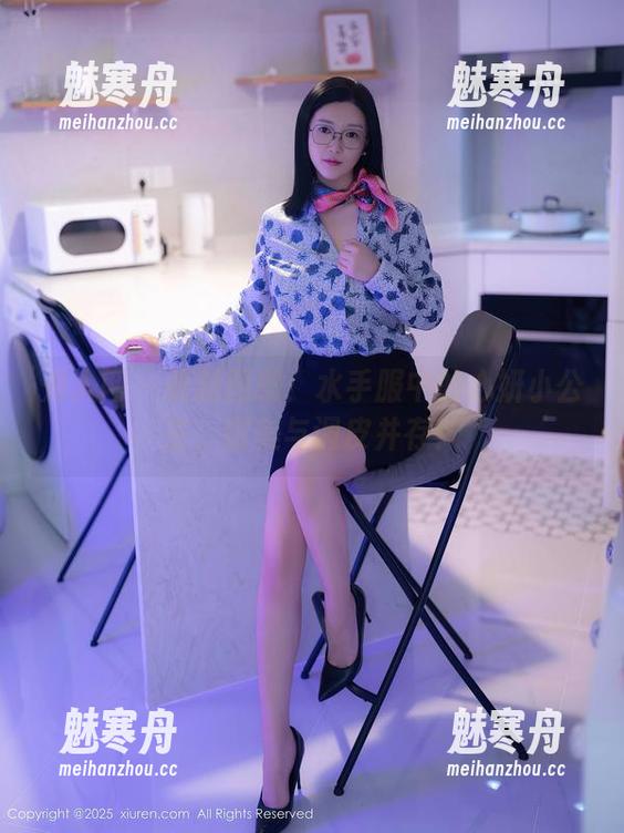 秀人网 - 最新图册：水手服中的心妍小公主，甜美与调皮并存！