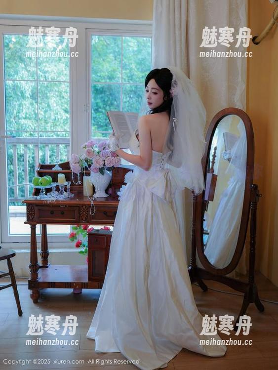 秀人网-晓梦may 秀人网 - 豹纹套图拿去吧!晓梦may教你如何在家也能拥有野性魅力!