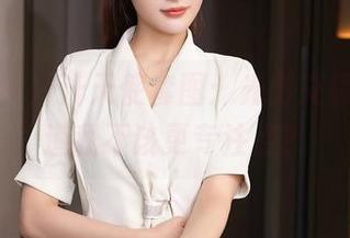 秀人网 - 汁汁天使套图：光影交错中，难道我不该更专注点？