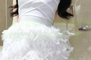 秀人网 - 狐小妖Baby女王的闪烁图包，带你走进光影的奇幻之旅！