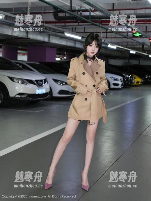 秀人网-白沫 秀人网 - 白沫的无圣光探索,套图中油亮的反差让人挪不开眼
