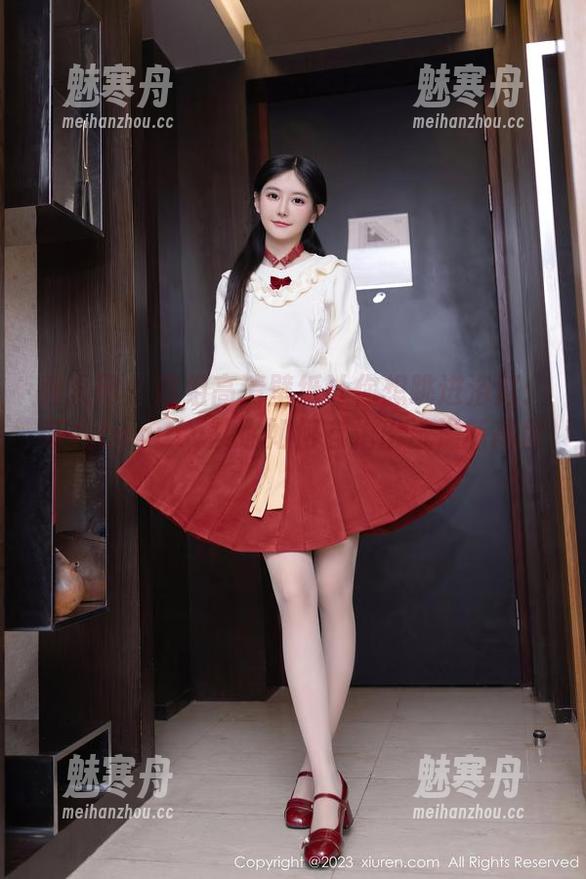 秀人网-菲儿beauty 秀人网 - 这组高清壁纸让你想跳进浴缸:菲儿beauty教你如何自拍出洗澡新高度!
