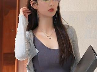 秀人网 - “谢忱倬瑜伽图片：你准备好羡慕吗？”——看着她的动作，我的脑袋都快要翻过去了。