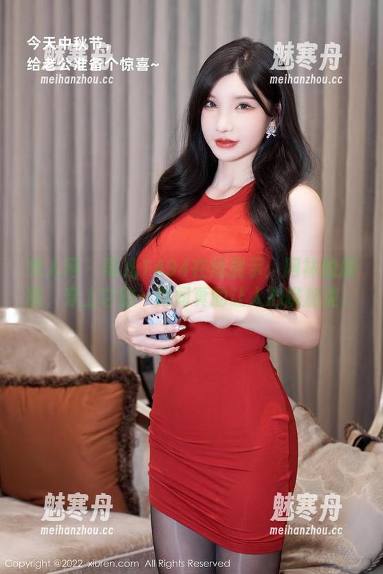 秀人网 - 雨儿1494在线展示：网袜的原图，穿上它的一瞬间真的让人心跳加速。