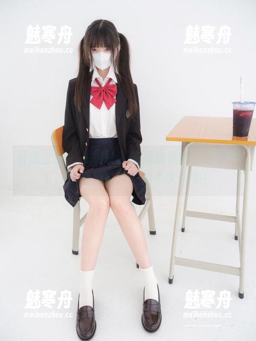 紧急企划-龙崎聆音 紧急企划 - 龙崎聆音的海边美图,分享一下,我也想给沙子拍个大合照!