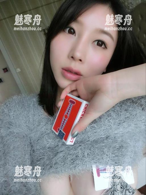 微密圈 - 快来！紫色哒豚豚又有新片了，油亮图片更新让你目不转睛！