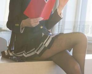 翎柒菜菜的修女写真：每一帧都像是信仰与诱惑的较量