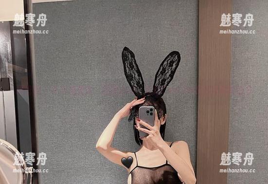脸红Dearie 微密圈 - 不只是壁纸,还是心动:脸红Dearie的白色蝴蝶魅力