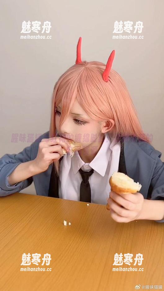 腥味猫罐 腥味猫罐与红裙的缠绵时刻:值得收藏的套图资源