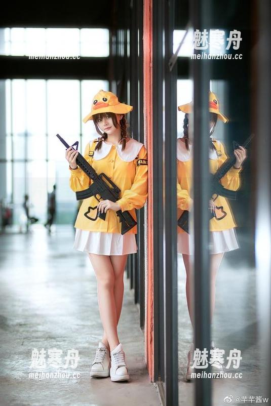 芊芊酱w 镜片背后的故事:芊芊酱w魔法美图图集,眼镜下的她更迷人!