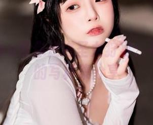 落落Raku带你走进圣女狩宴：奇怪但美的写真集分享