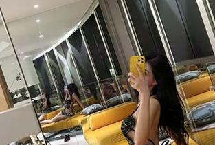 微密圈 - 葛征泳装作品：水花四溅，她的身材也是炸裂！