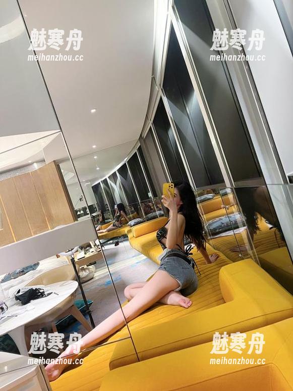 葛征 微密圈 - 葛征泳装作品:水花四溅,她的身材也是炸裂!