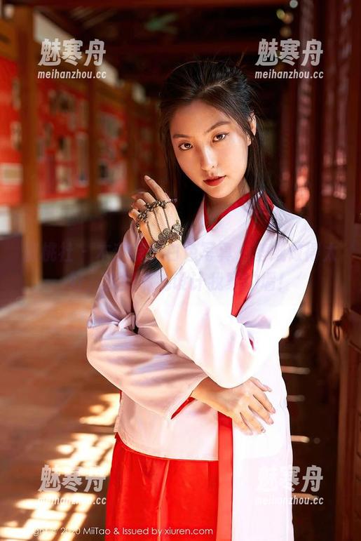 蜜桃社-木奈奈 蜜桃社 - 木奈奈的白色写真,壁纸做得太好,我想请她设计我家的墙!