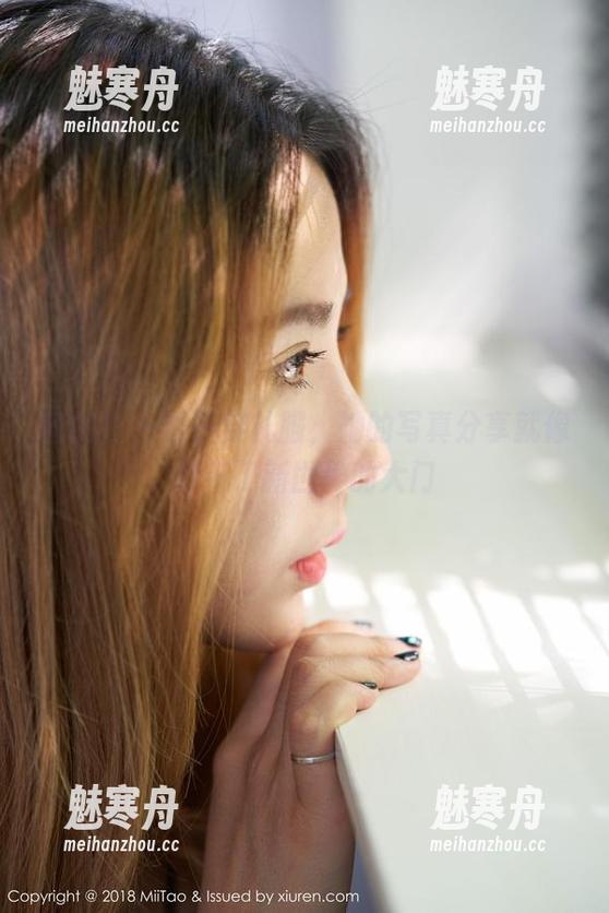 蜜桃社 - 杏子穿礼服，她的写真分享就像打开了新世界的大门