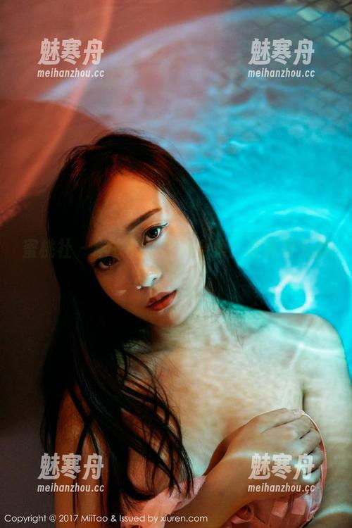蜜桃社-结衣 蜜桃社 - 结衣的牛仔裤合集:让你每天都想换裤子!