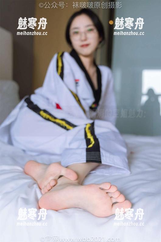 袜啵啵-芝士 袜啵啵 - 一点点芝士,满满的空姐魅力:图包分享中的小秘密