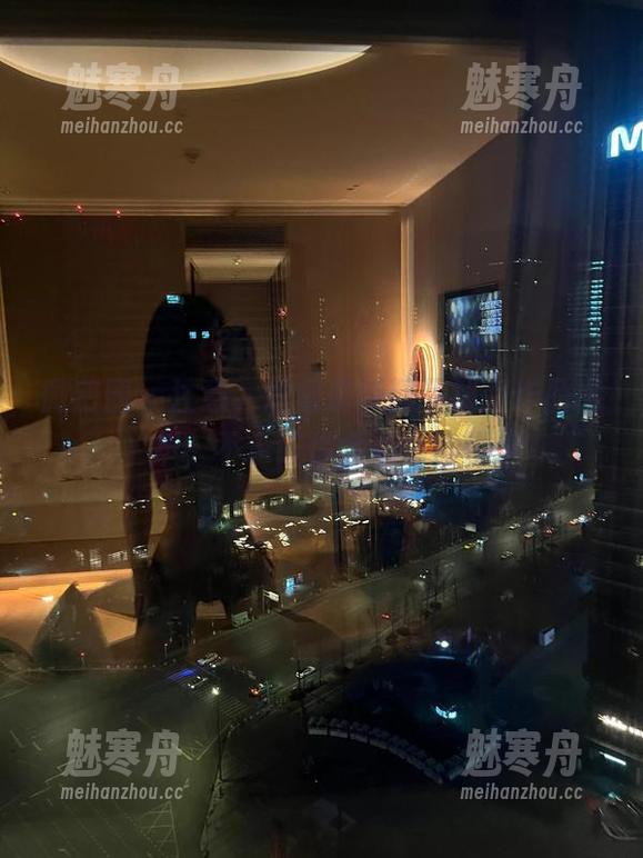 微密圈 - 注意，詹詹最新精品制服作品出炉，不承诺你会心情愉悦